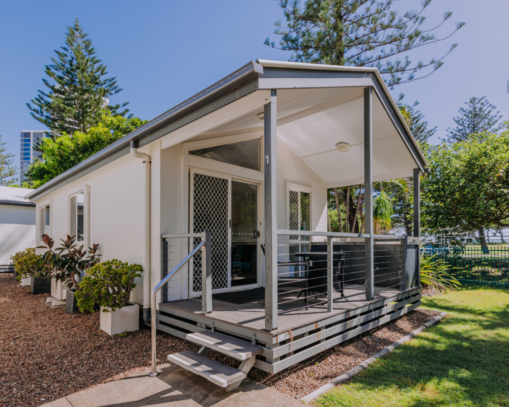 20251210 MAIN BEACH TOURIST PARK 35 2 BR CABIN