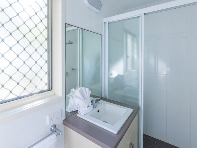 20251210 MAIN BEACH TOURIST PARK 39 2 BR CABIN