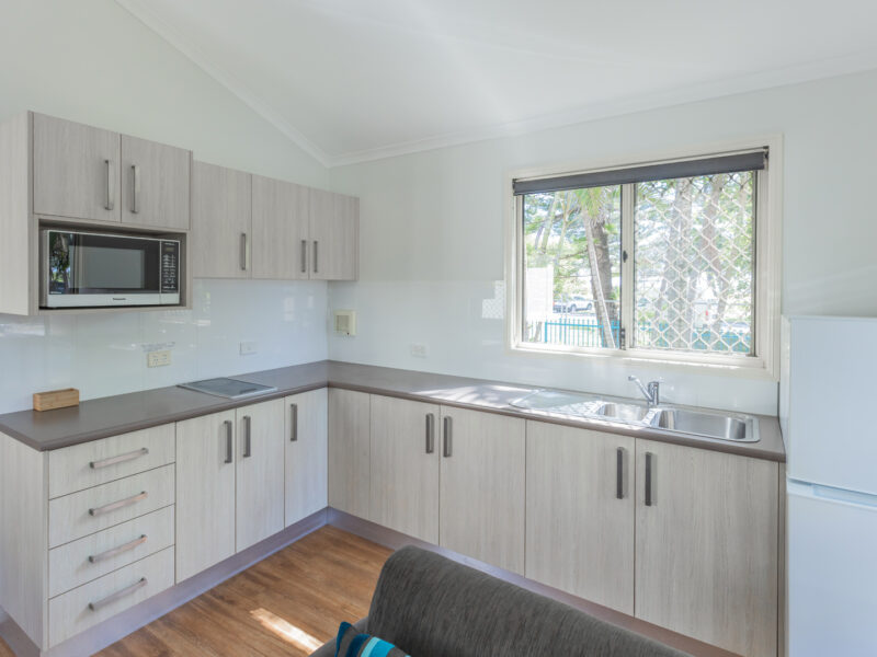 20251210 MAIN BEACH TOURIST PARK 42 2 BR CABIN