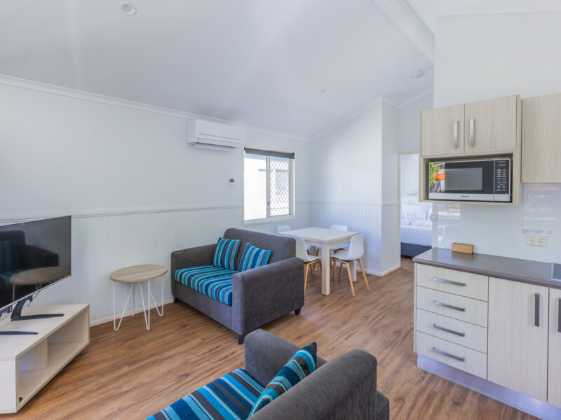 20251210 MAIN BEACH TOURIST PARK 47 2 BR CABIN