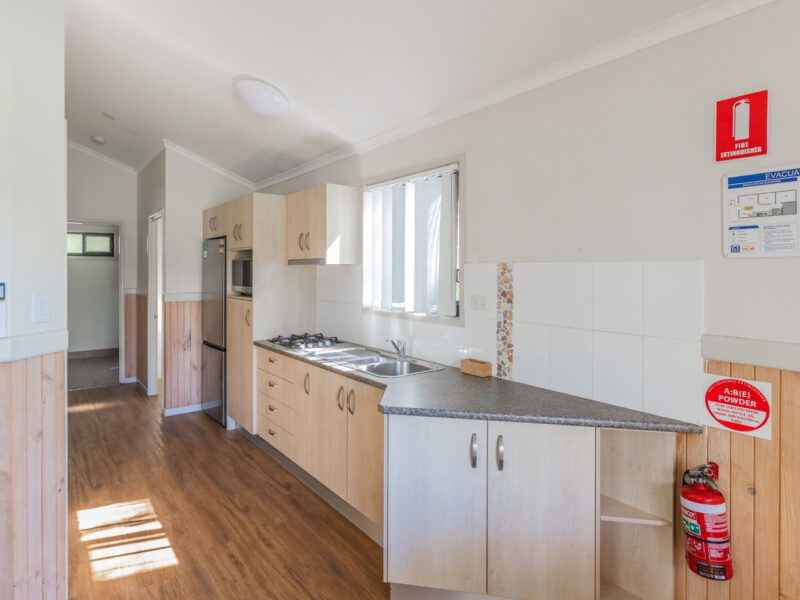 20251210 MAIN BEACH TOURIST PARK 5 2 BR CABIN 5 BERTH