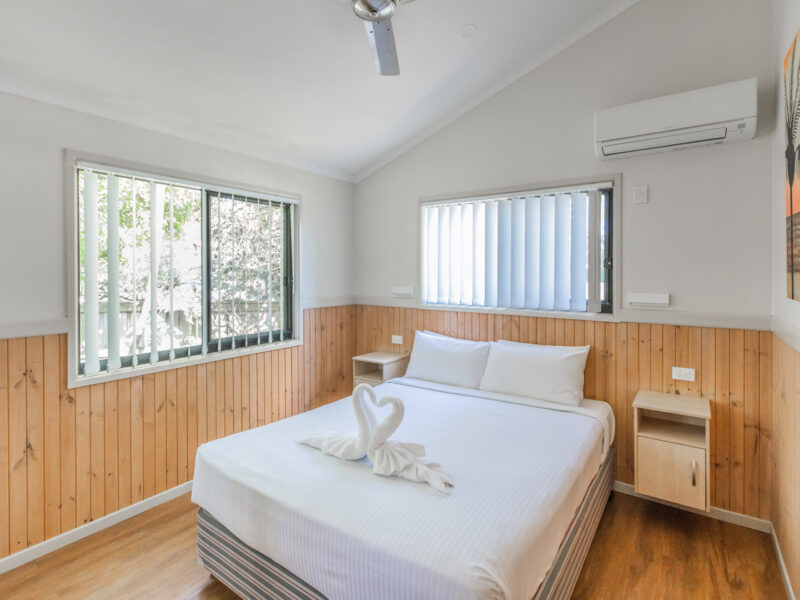 20251210 MAIN BEACH TOURIST PARK 6 2 BR CABIN 5 BERTH