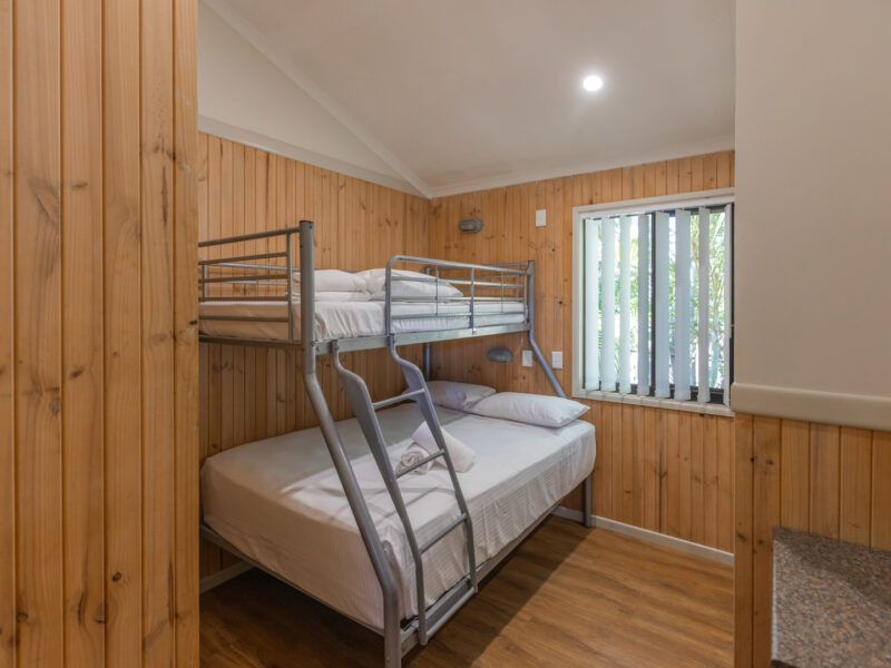 20251210 MAIN BEACH TOURIST PARK 9 2 BR CABIN 5 BERTH