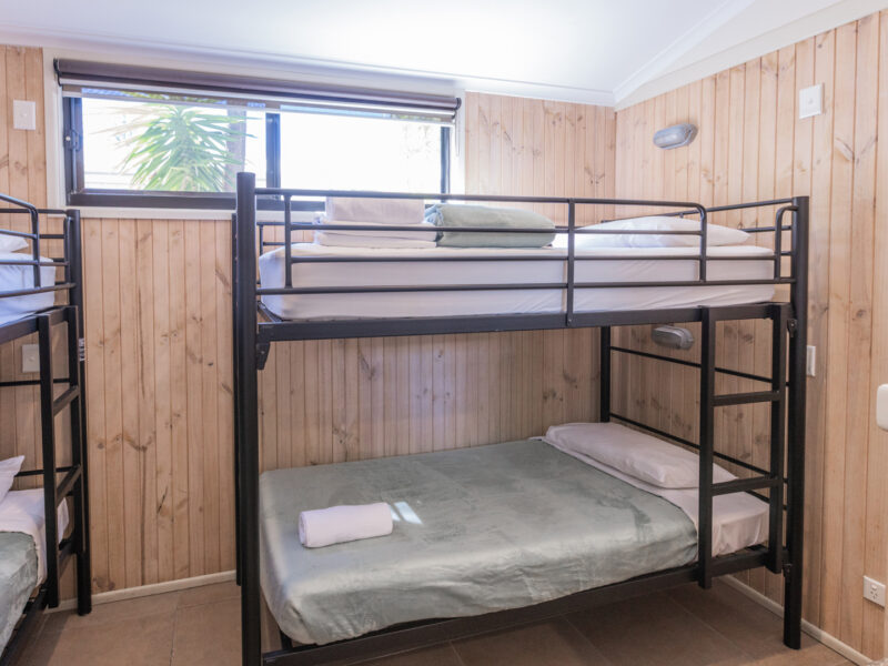 20251210 MAIN BEACH TOURIST PARK 27 3 BR CABIN