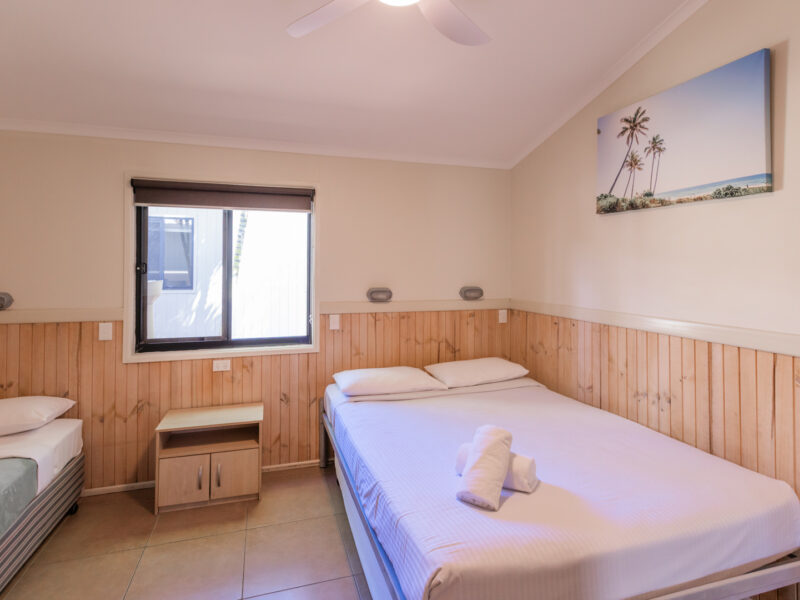 20251210 MAIN BEACH TOURIST PARK 28 3 BR CABIN