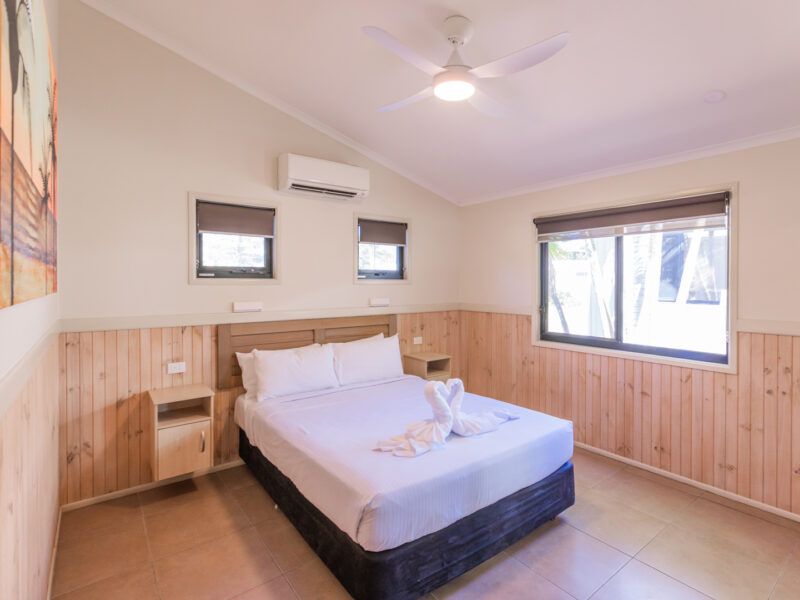 20251210 MAIN BEACH TOURIST PARK 33 3 BR CABIN