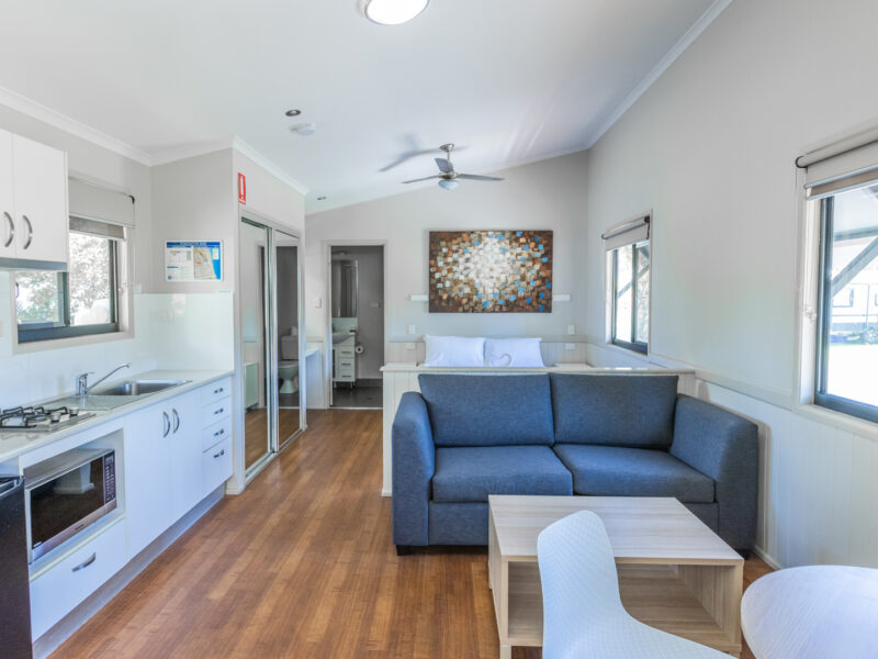 20251210 MAIN BEACH TOURIST PARK 53 STUDIO CABIN