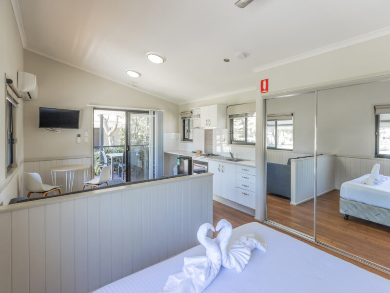 20251210 MAIN BEACH TOURIST PARK 61 STUDIO CABIN