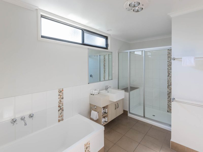 20240828 TALLEBUDGERA TOURIST PARK 59 3 BR CABIN WEB