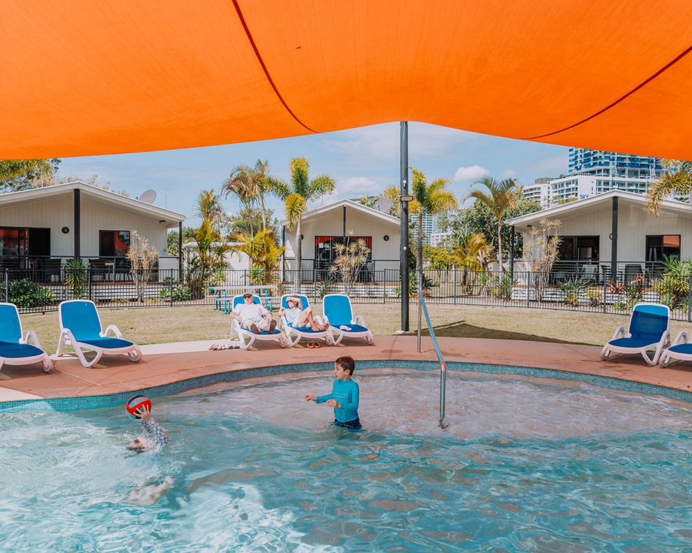 Broadwater-family at swimming pool area