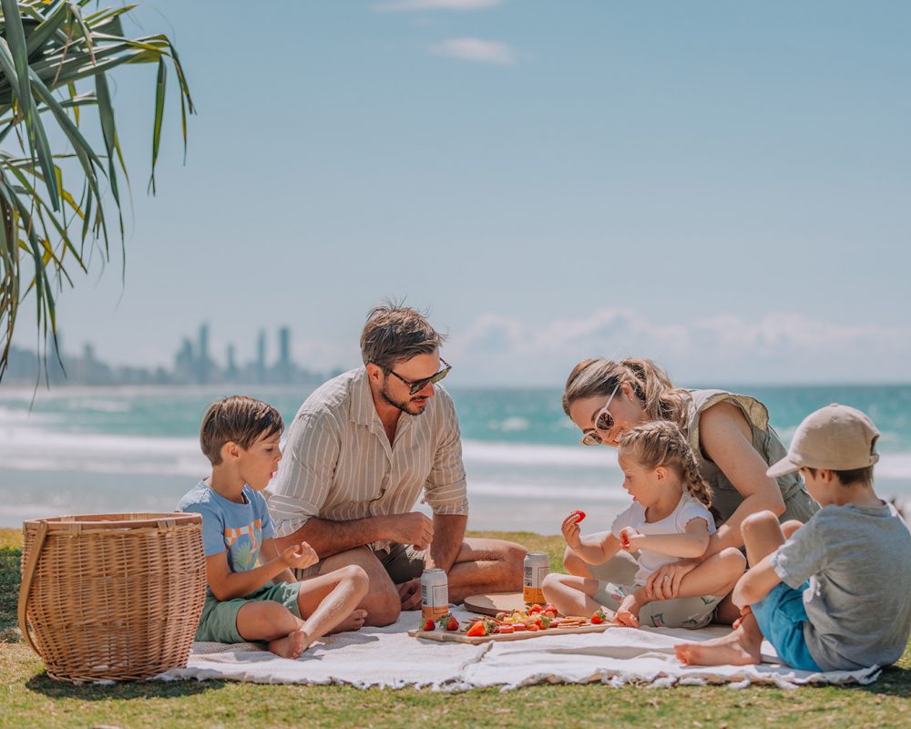 Burleigh Beach-family picnic at Burleigh Hill