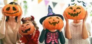 Children with halloween pumpkins